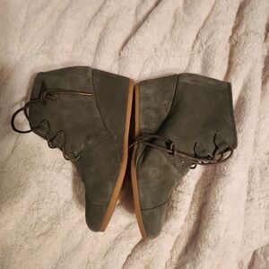 Toms Stylish Green Ankle Boots for Women Size 11 BNWOT